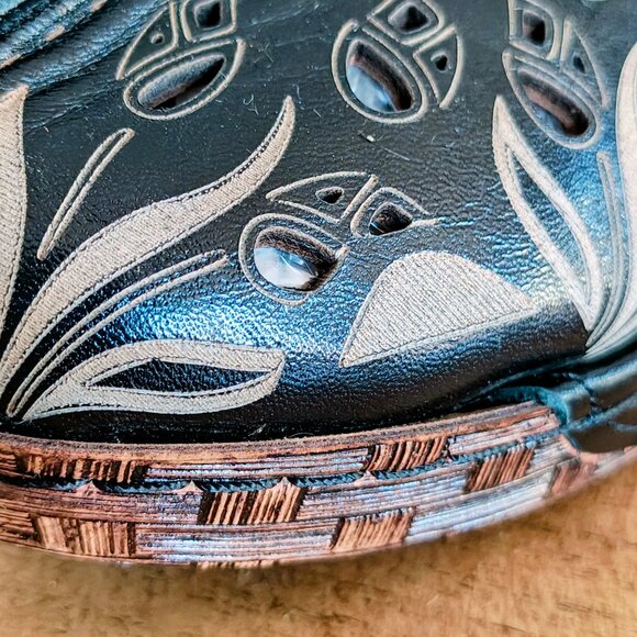 LA PINTA Laser Cut Clogs - Picture 6 of 10